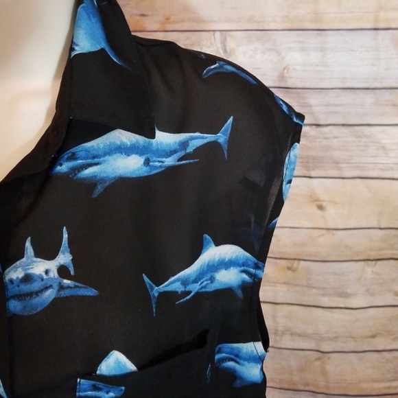 Forever 21 Hi- low shark shirt size small - Picture 5 of 8